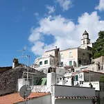 Amalfi Old Square Room & Apartments